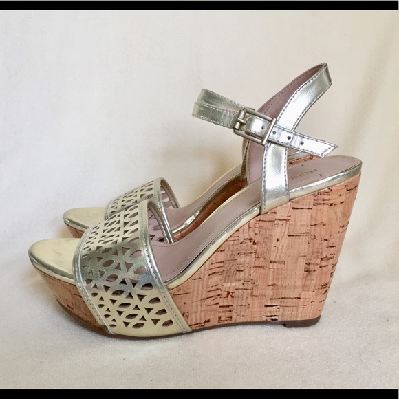 BCBGENERATION Gold Platform Wedge Sandals - Picture 5 of 8